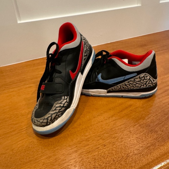 Kids Jordan Legacy - Picture 4 of 5